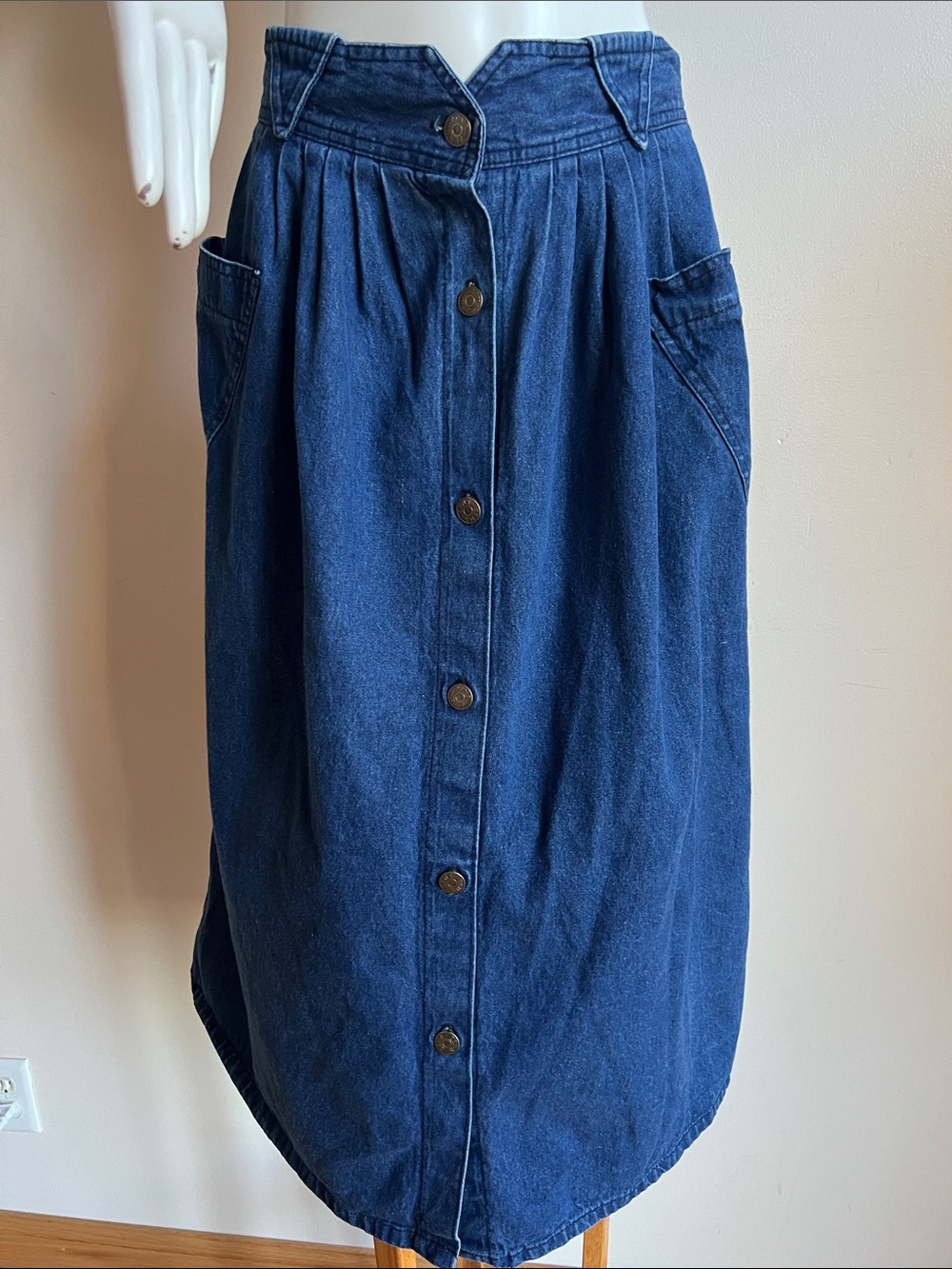Zena Classic Button-Front Dark Blue Denim Skirt with oversized pockets